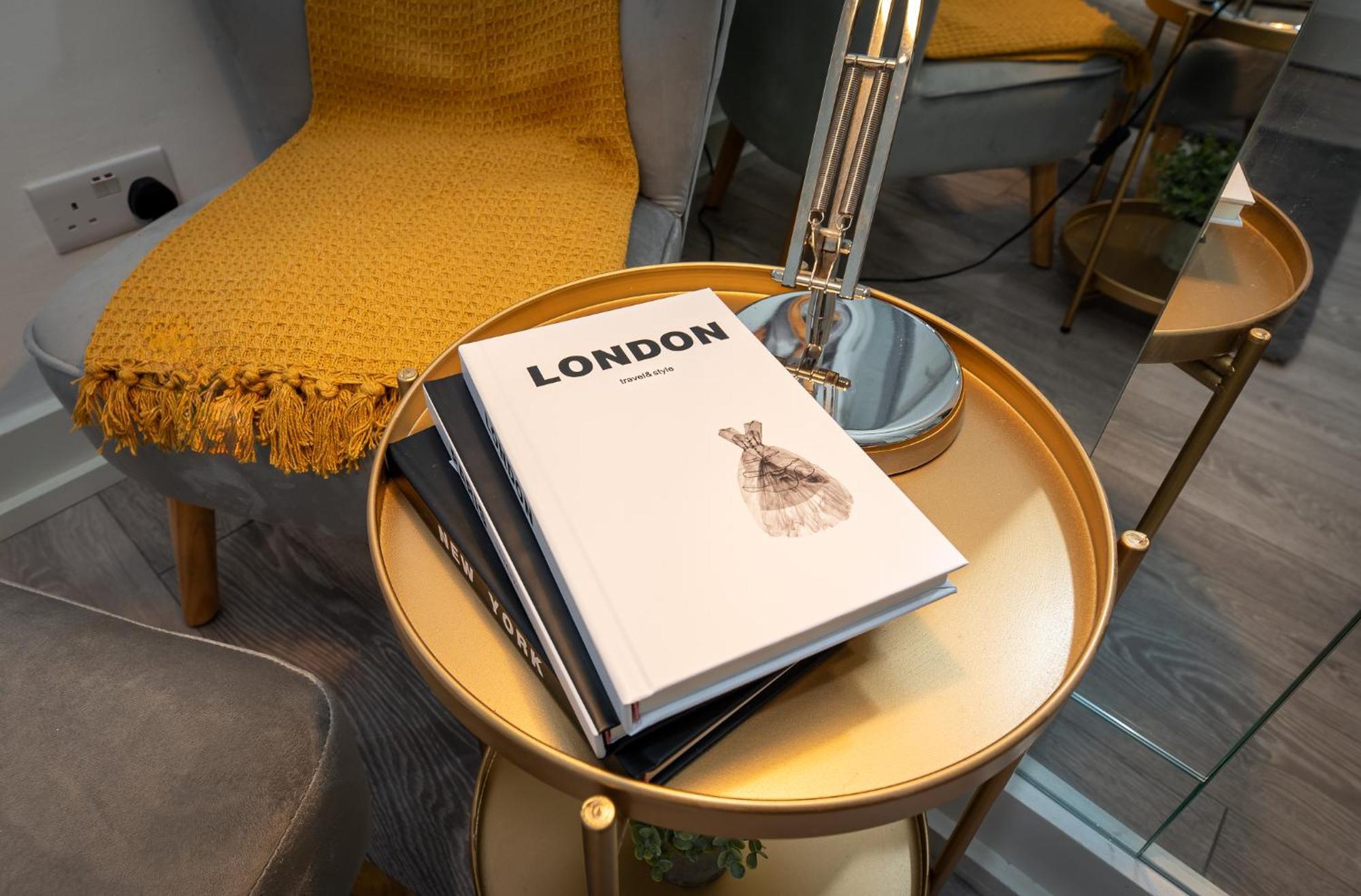 Chic Studio Apartment, Bus 18 To Euston In 30 Min. 伦敦 外观 照片